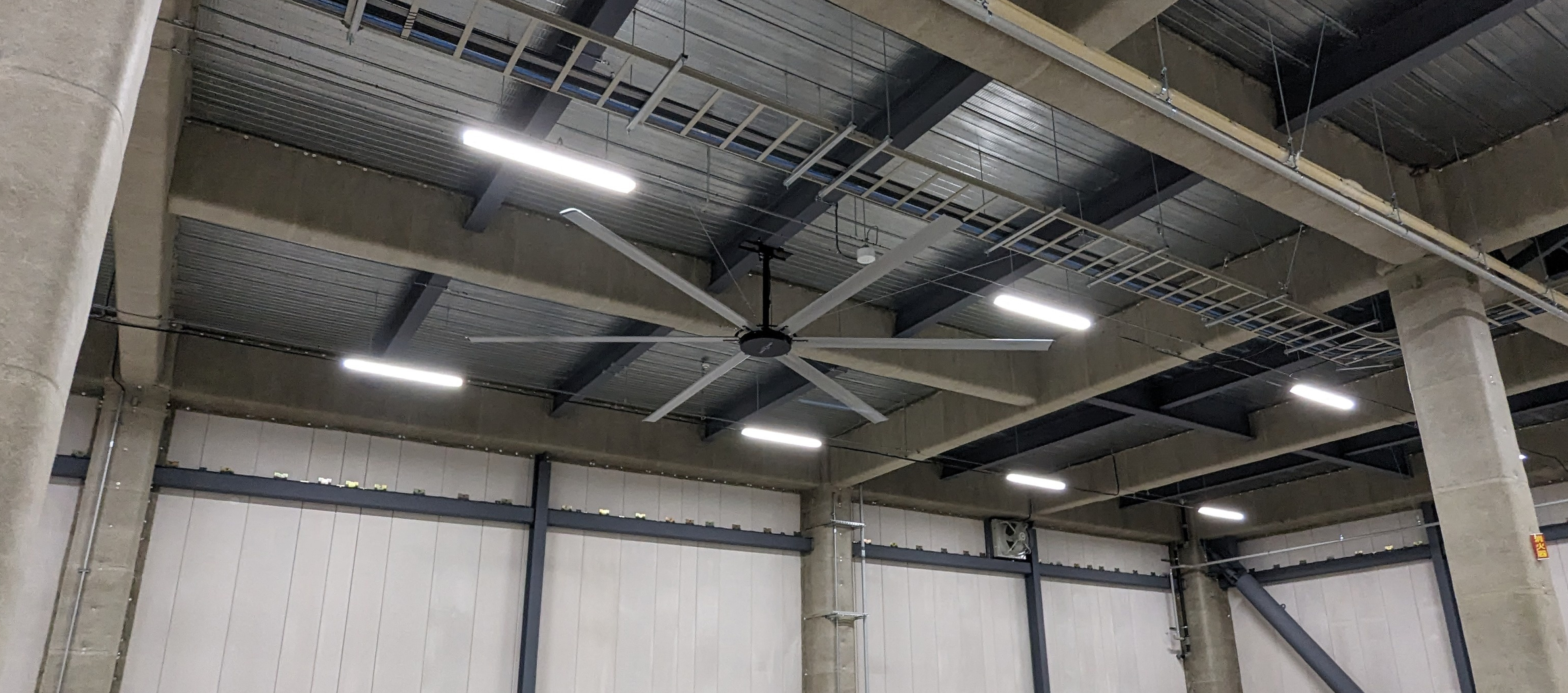 風を感じない空調「コンクリート表面処理、床修繕」